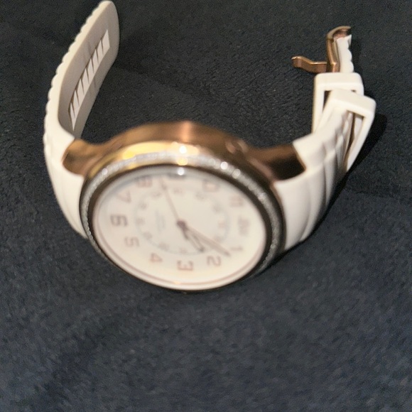 Diamond Luxury Watch w/white band, Swiss Movement Water Resistant Mint Condition - Picture 3 of 3